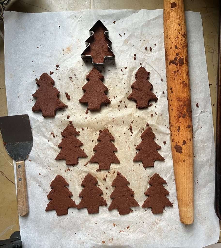 Getting Crafty at Christmas: DIY Easy Cinnamon Ornaments Getting Crafty at Christmas: DIY Easy Cinnamon Ornaments Just Crumbs by Suzie Durigon