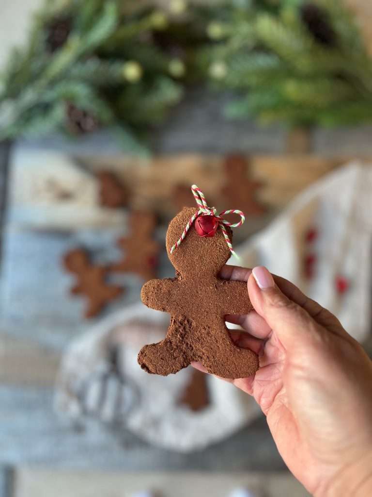 Getting Crafty at Christmas: DIY Easy Cinnamon Ornaments cinnamon christmas tree ornament