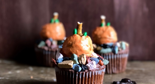 How to Have a “Spooky” Halloween Dinner (with some “Spooky” Cupcakes for Dessert)