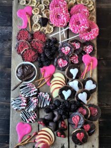 How to Make a Sweet Charcuterie Board for Valentines